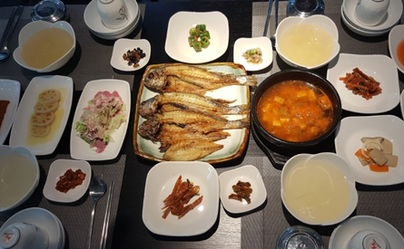 ACC 숲 식당의 상차림